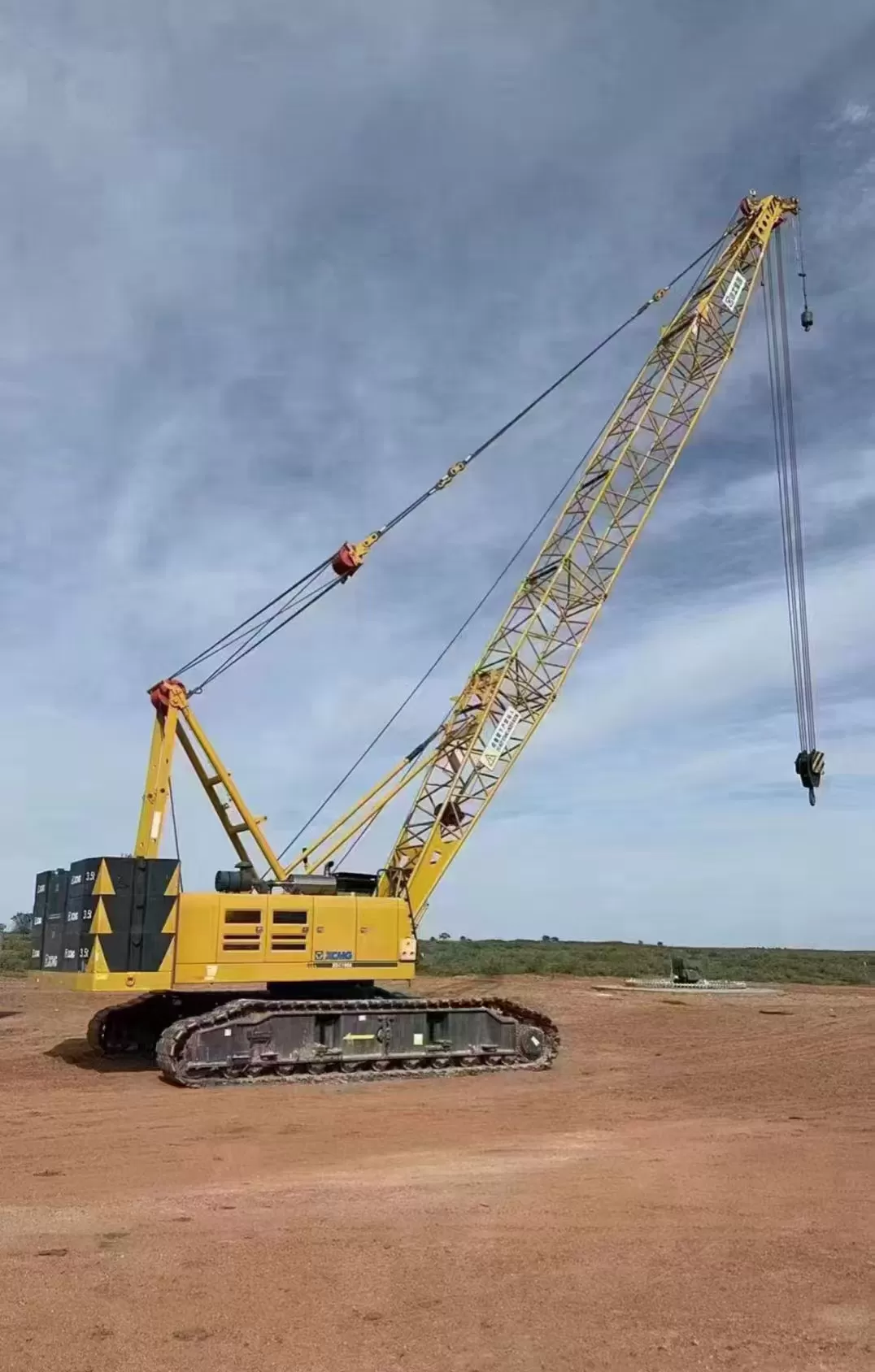 телескопічний гусеничний кран lifting machine 100t 2021 xcmg із відомим двигуном