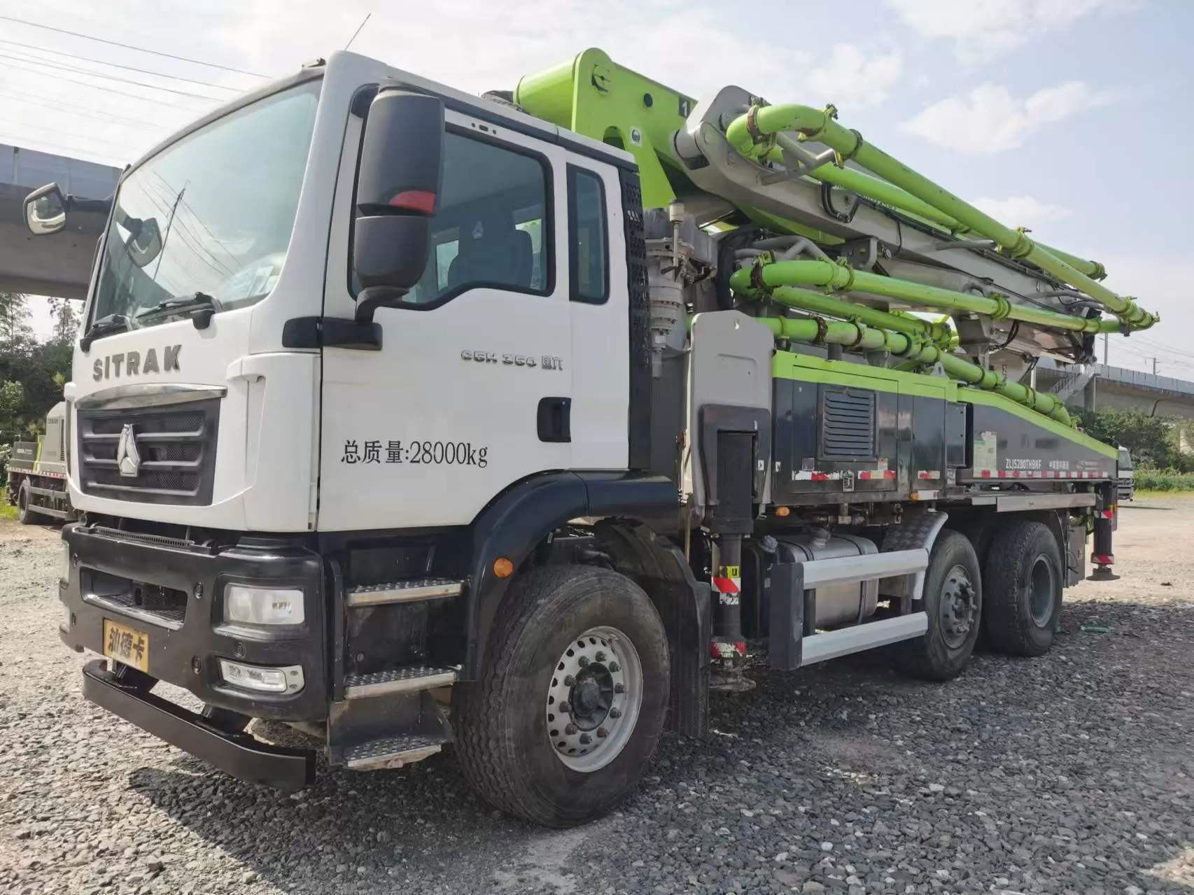 2022 zoomlion boom pump 40m truck-mounted concrete pump car на шасі sitrak