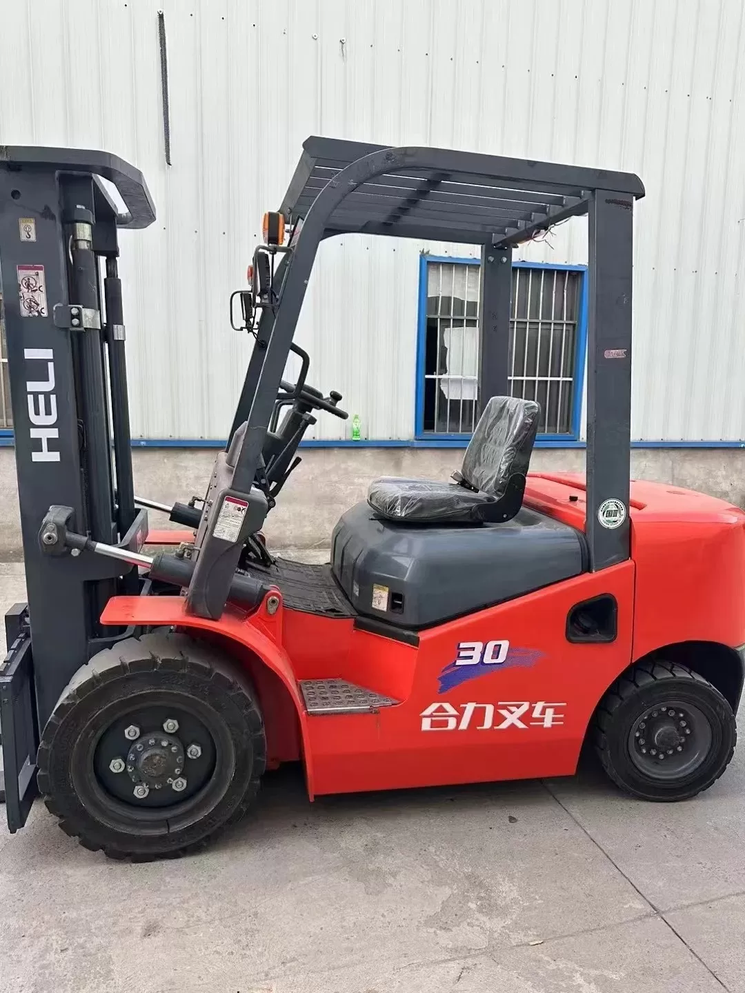 вживаний міні-дизельний навантажувач heli 3ton forklift