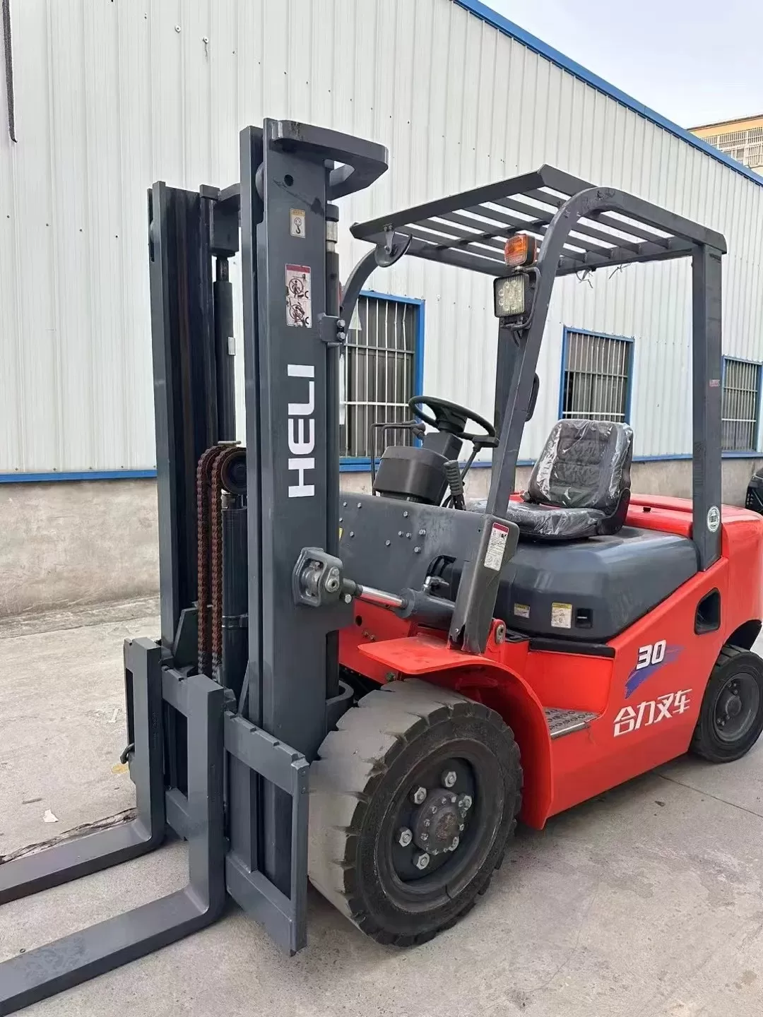 вживаний міні-дизельний навантажувач heli 3ton forklift