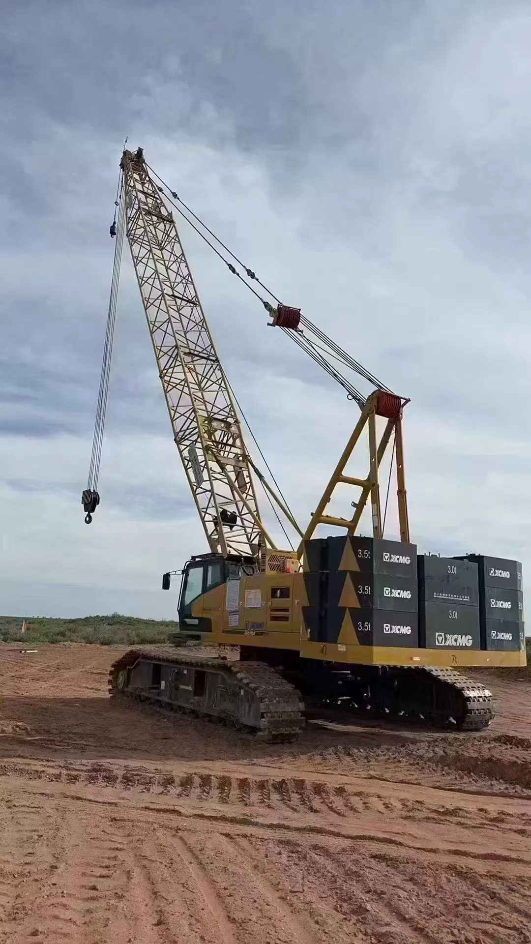 телескопічний гусеничний кран lifting machine 100t 2021 xcmg із відомим двигуном