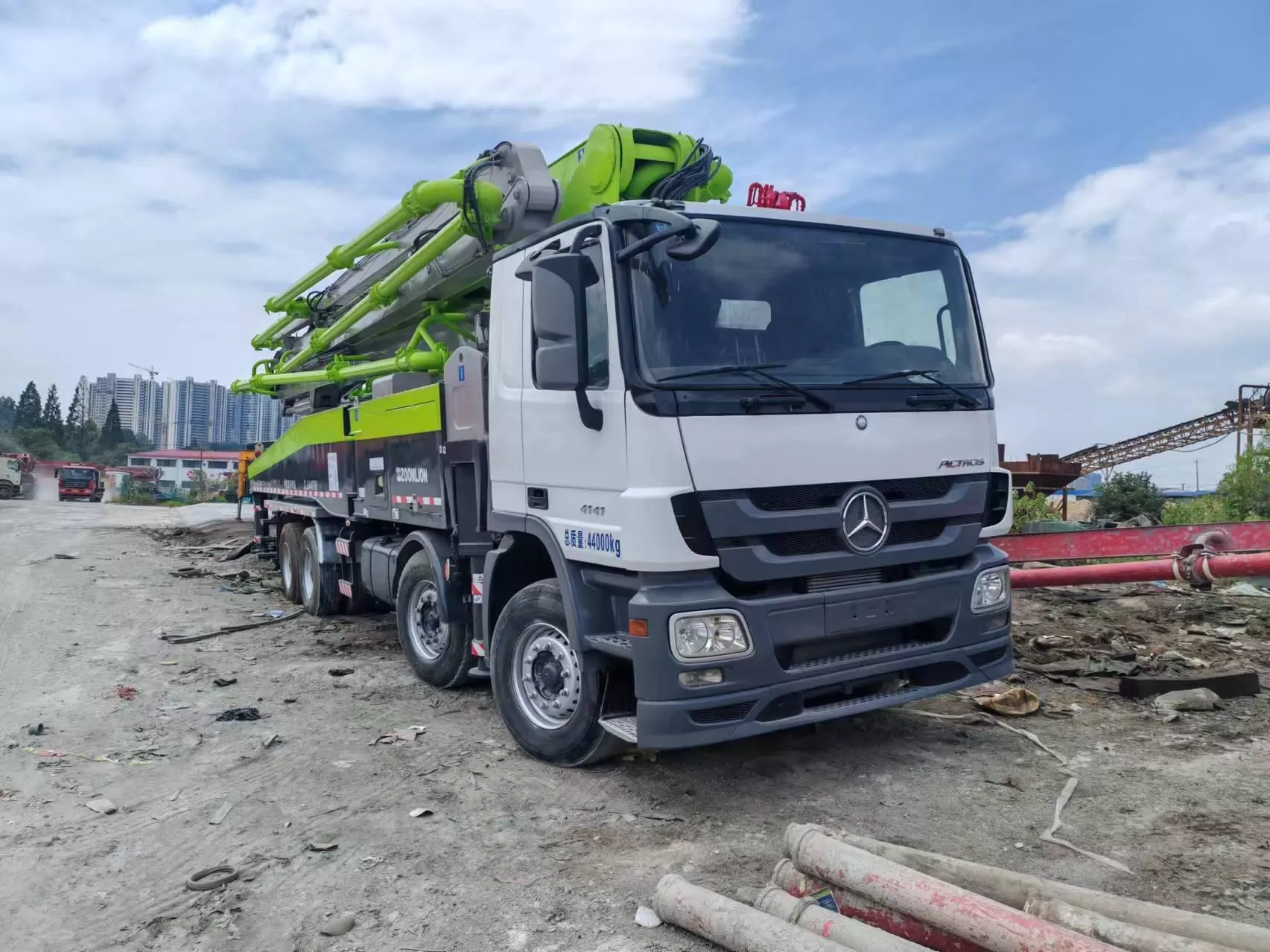 2012 zoomlion 56m boom pump truck-mounted concrete pump car на шасі benz