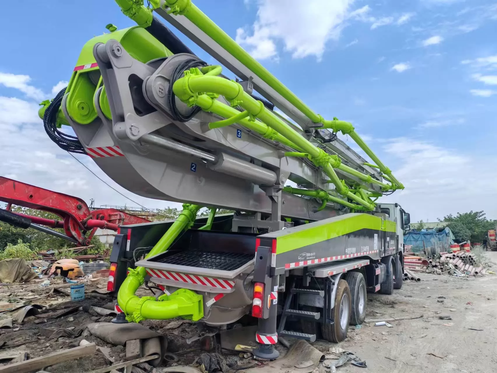 2012 zoomlion 56m boom pump truck-mounted concrete pump car на шасі benz